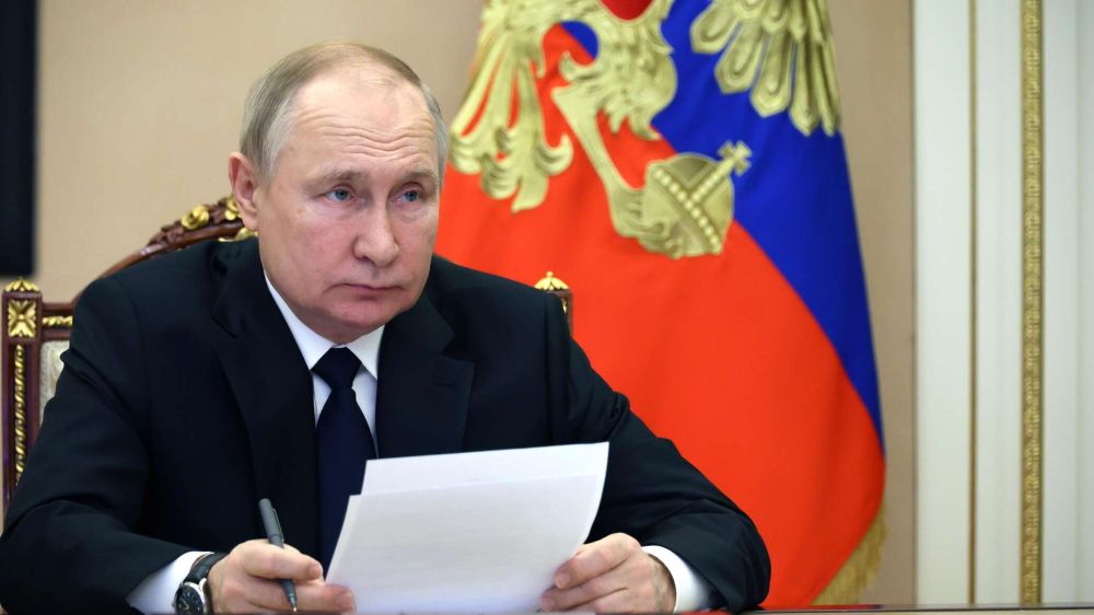 Путин подписал указы об увеличении численности штатов МЧС и ФСО России