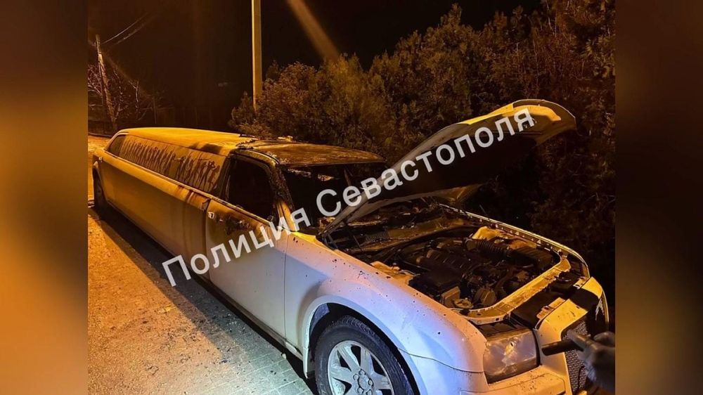 В Севастополе сгорел лимузин 2 января
