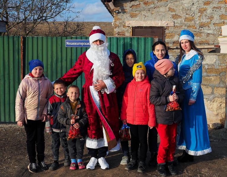 В Черноморском районе сотрудники полиции стали участниками Всероссийской акции «Полицейский Дед Мороз»