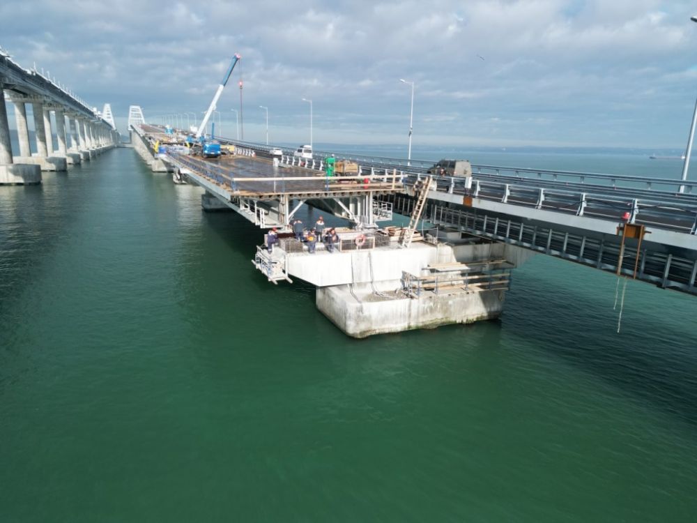 В январе будут установлены два новых пролета автодорожной части Крымского моста