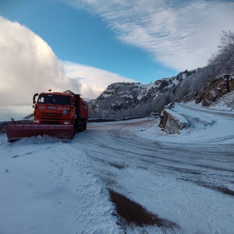 На Ай-Петри расчистили дорогу от снега