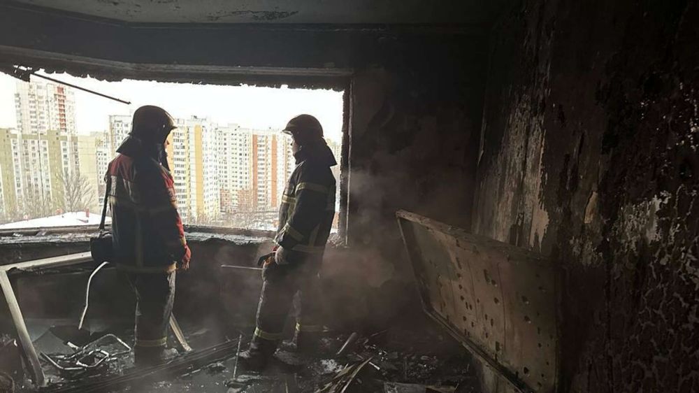 На пожаре в многоэтажке Москвы нашли погибших с огнестрельными ранениями