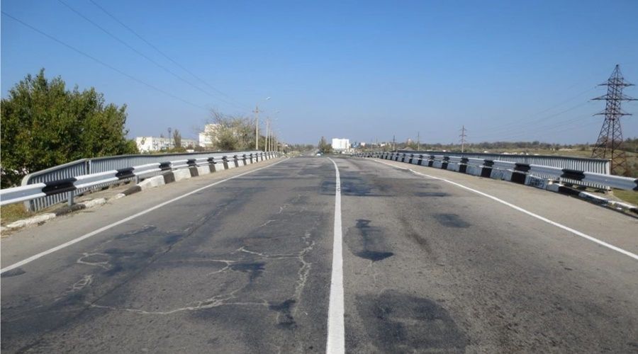 На севере Крыма из-за ремонта аварийного моста введены ограничения для грузовиков