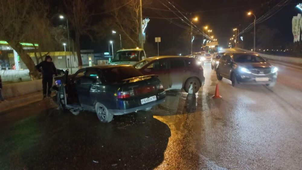 В Керчи столкнулись три авто: пострадали дети