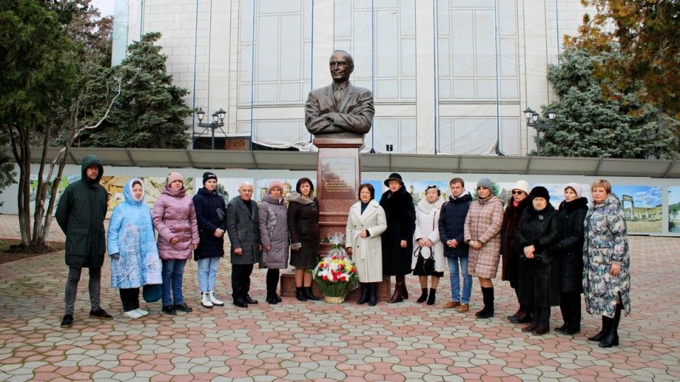 В Керчи почтили память народного артиста Василия Ланового