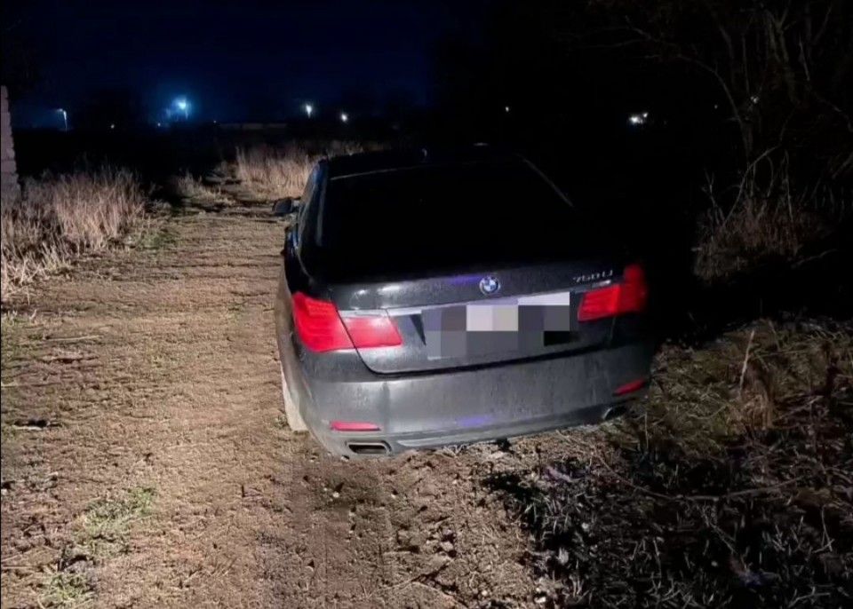 Водитель BMW, лишённый прав, сбил двух детей на улице в Керчи