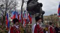 В Симферополе возложили цветы к памятнику Богдану Хмельницкому 18 января