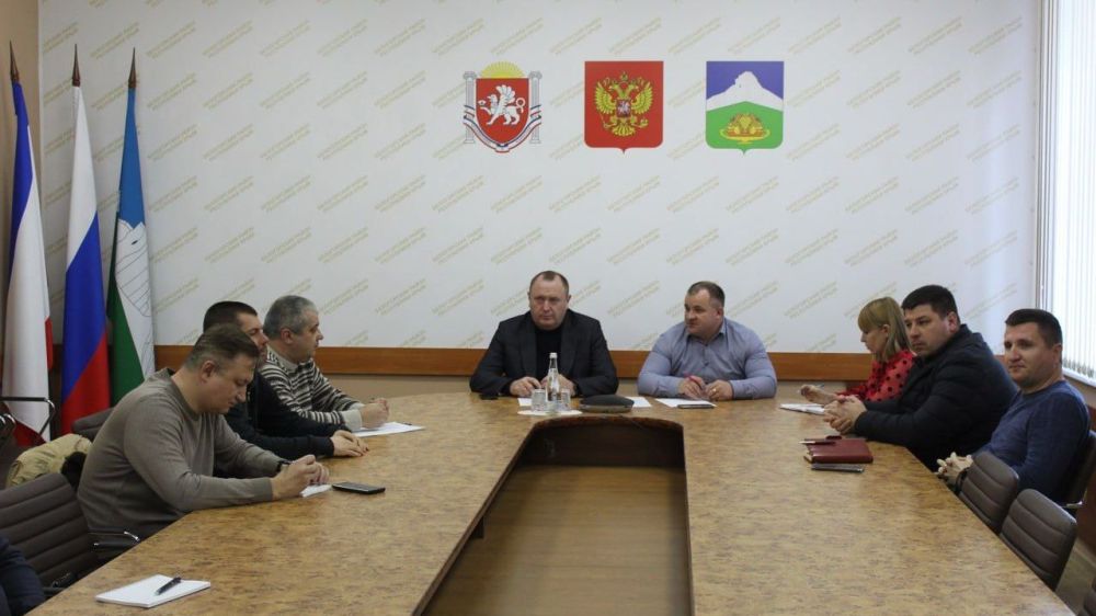 Заместитель главы администрации Белогорского района Николай Антоненко встретился с представителями карьеров