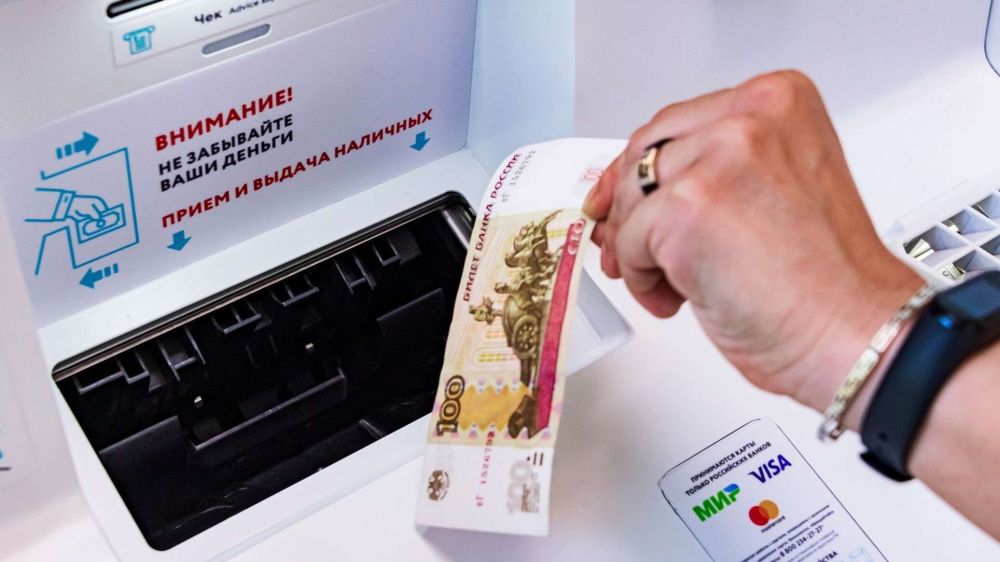 На Новый год жители Крыма потратили 9,9 млрд рублей в терминалах РНКБ
