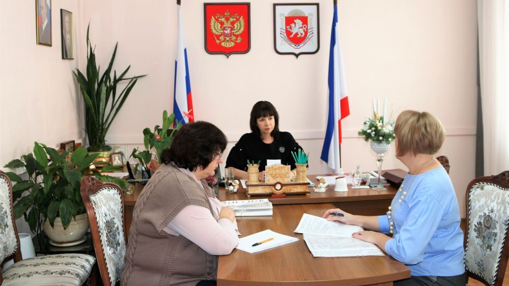 Татьяна Манежина провела встречи с начальниками управлений сферы культуры администраций Евпатории и Алушты