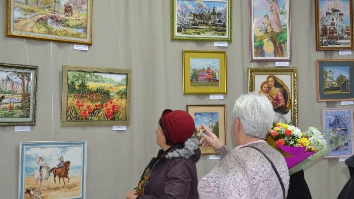 В Черноморском историко-краеведческом музее представлена выставка талантливой вышивальщицы Екатерины Павловой