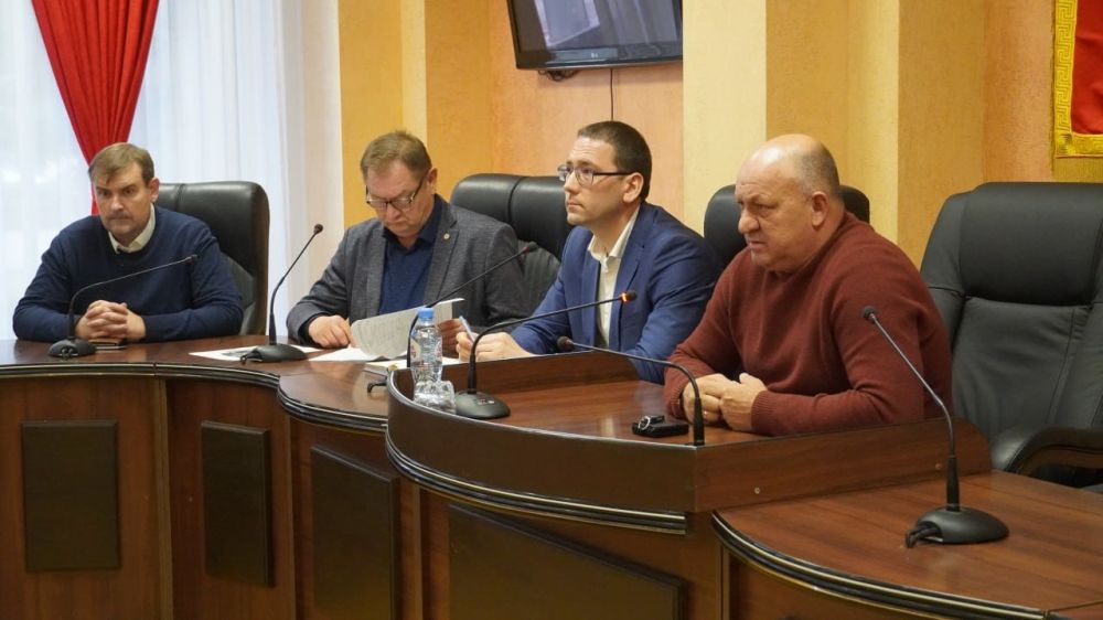 Якуб Зейтулаев провел выездное совещание в Керчи