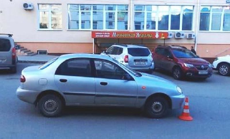 В Севастополе выбежавший на дорогу школьник попал под машину