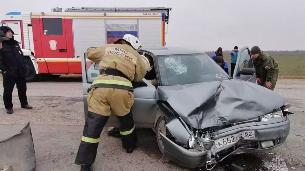 Жесткое ДТП в Крыму: пассажира зажало в искореженном авто