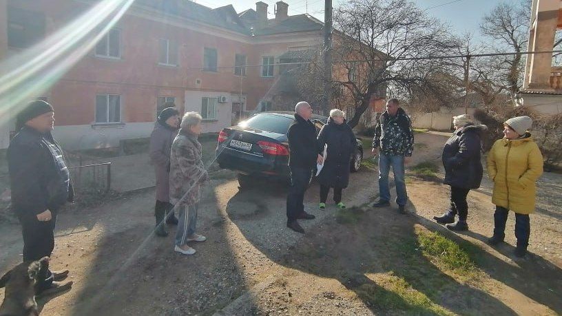 По поручению главы администрации Святослава БРУСАКОВА в Керчи продолжаются встречи со старшими многоквартирных домов