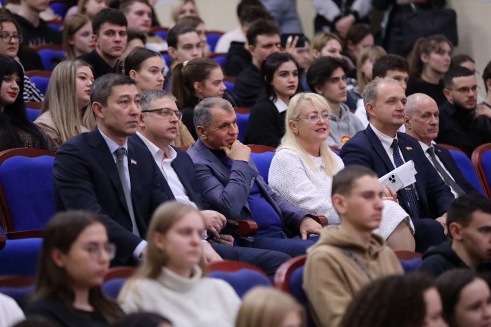 Крымские студенты провели Татьянин день в открытом диалоге с руководством республики