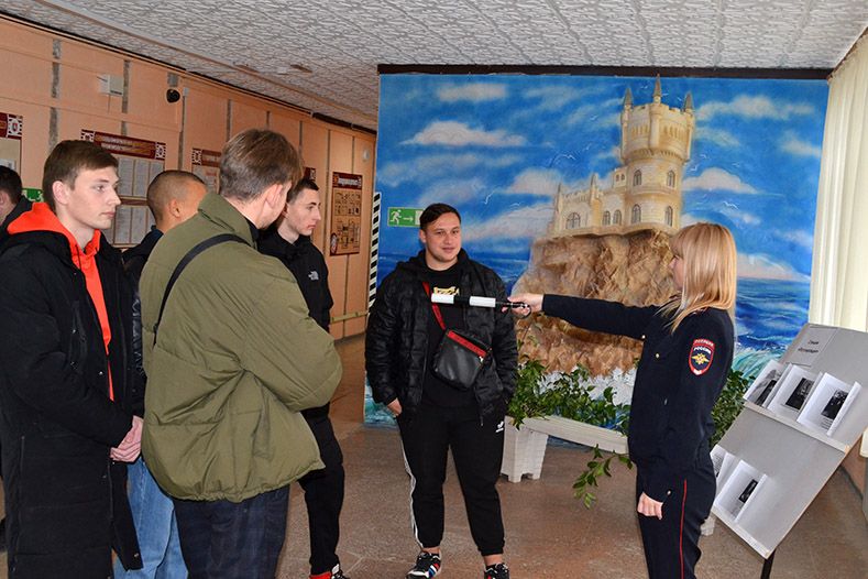 Сотрудники Госавтоинспекции г. Евпатории приняли участие в квесте посвященном дню студента