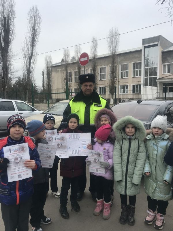 Сотрудники Госавтоинспекции Красноперекопса провели акцию «Безопасная дорога в школу»