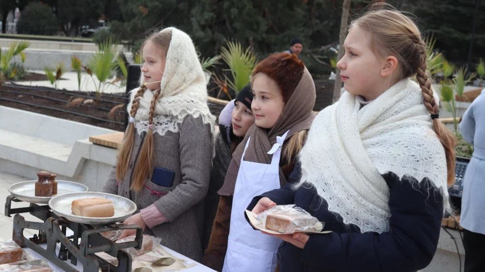 Ялтинцы присоединились к Всероссийской акции «Блокадный хлеб»