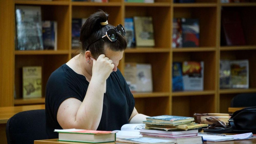 За какими книгами жители Крыма идут в библиотеку