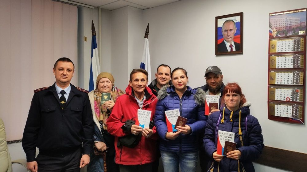 Ялтинские полицейские помогли гражданам восстановить паспорта