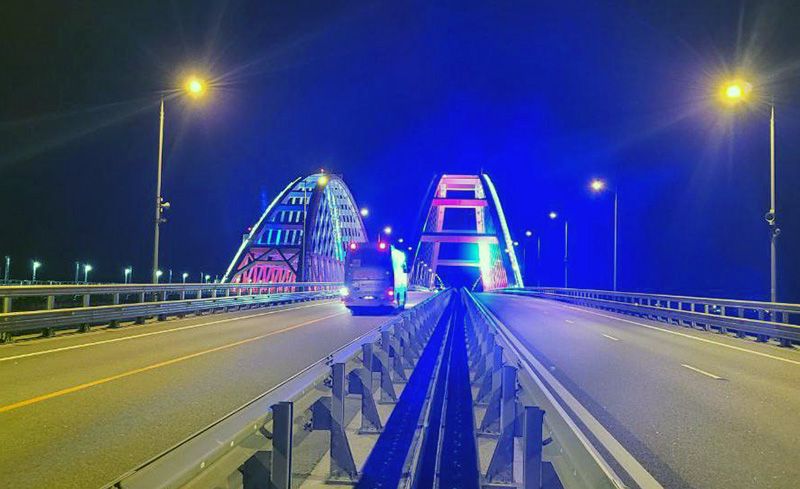 31 января перекроют движение для автомобилей по Крымскому мосту