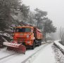 Снегоуборочная техника вышла на обработку дороги на Ай-Петри