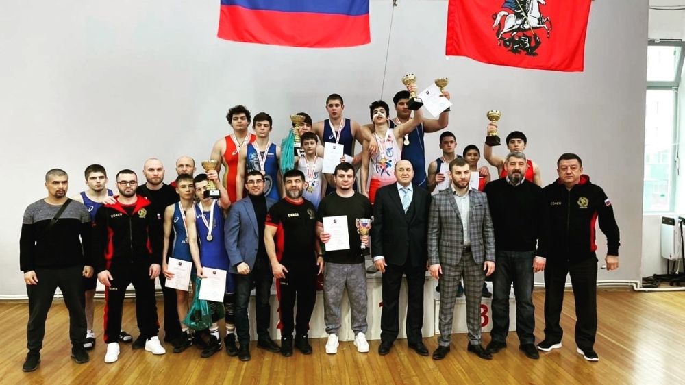 Спортсмены «СШ № 4» Сакского района приняли участие в Первенстве города Москвы по спортивной борьбе