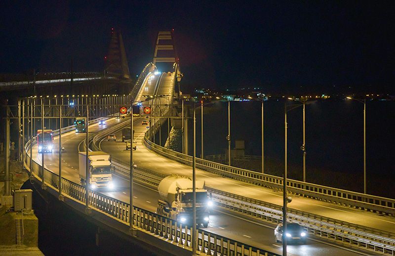 Движение транспорта на Крымском мосту возобновили досрочно
