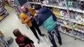 Бутылка водки и пачка чипсов: пьяные севастопольцы попытались ограбить продуктовый магазин и чуть не сбили с ног продавца
