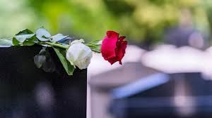 Организация и проведение похорон: почему стоит обращаться в профильные компании?