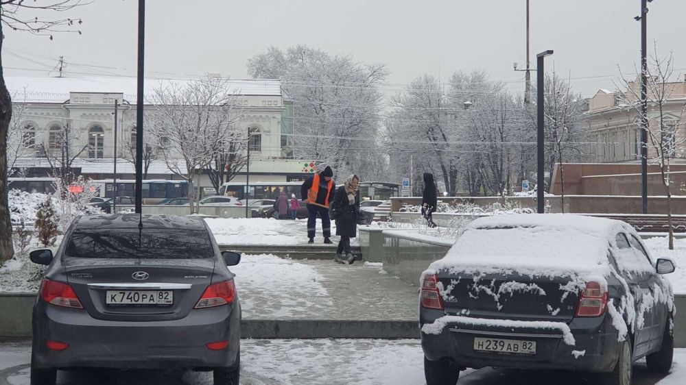 Стихия в Симферополе: как коммунальщики борются с непогодой
