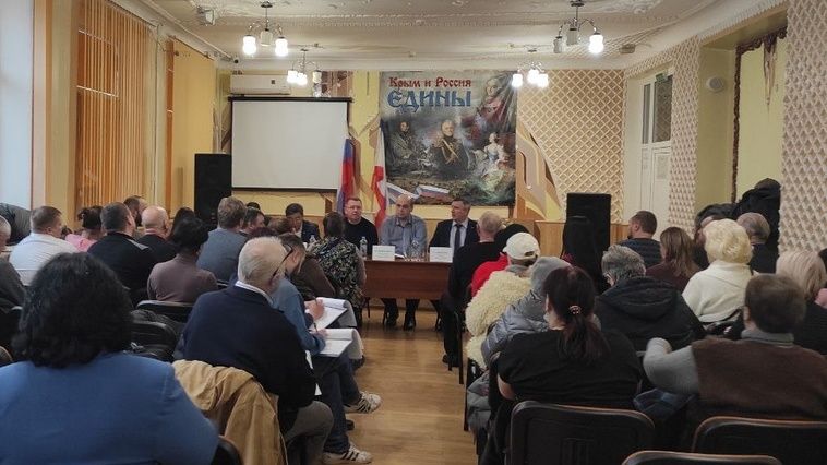 Михаил Афанасьев провёл встречу с представителями симферопольских многоквартирных домов