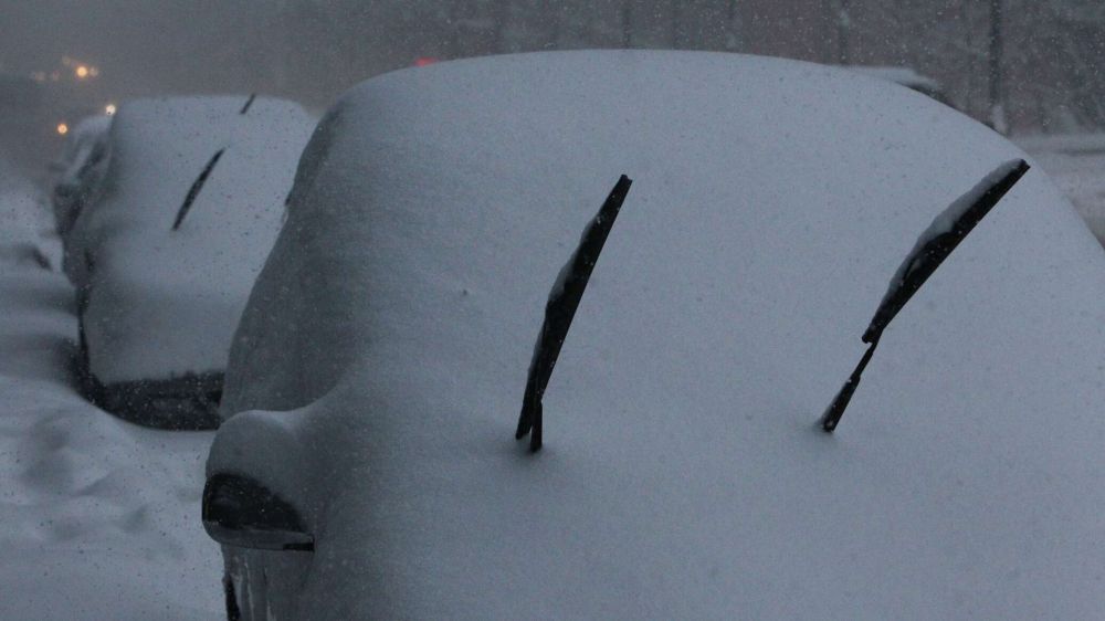 В Крыму из снежных заносов вызволили семь машин