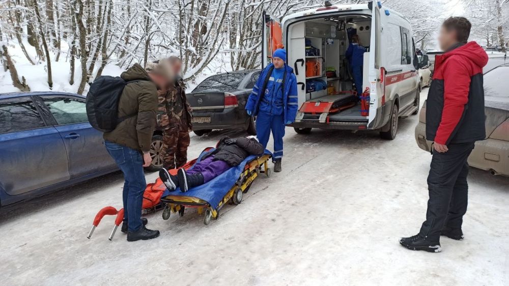 На прошедших выходных спасатели ГКУ РК «КРЫМ-СПАС» оказывали помощь пострадавшим при зимних катаниях