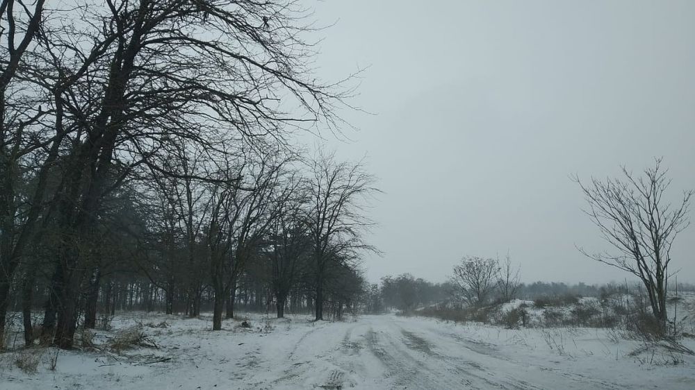В районе Судака перекрыли две дороги из-за снега