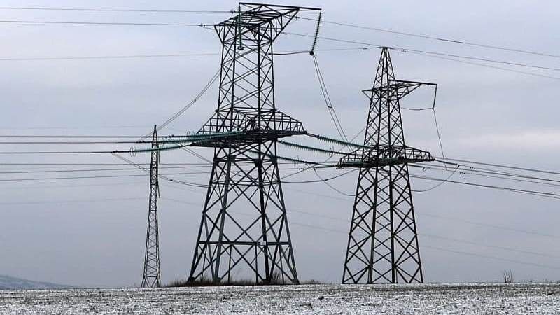 Крымские энергетики продолжают устранять нарушения энергоснабжения