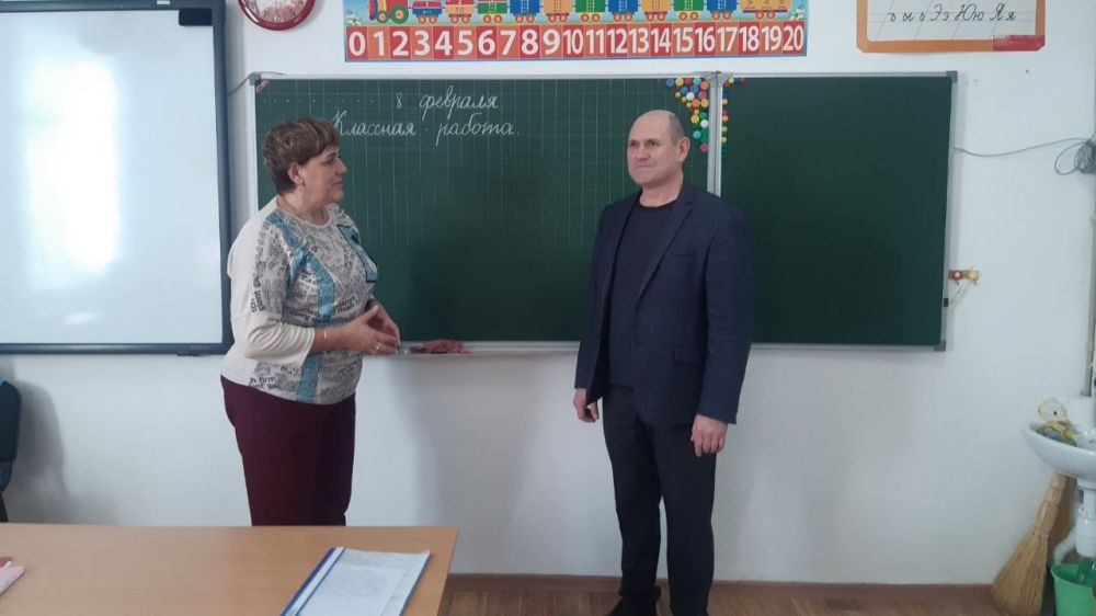 Руслан Головко проверил организацию учебно-воспитательного процесса и горячего питания в образовательных учреждениях района