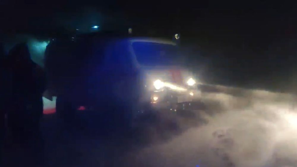 Сразу 10 машин попали в «снежную пробку» в районе Судака