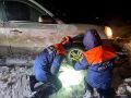 Утром МЧСники вытащили из снега застрявшую машину в Раздольненском районе