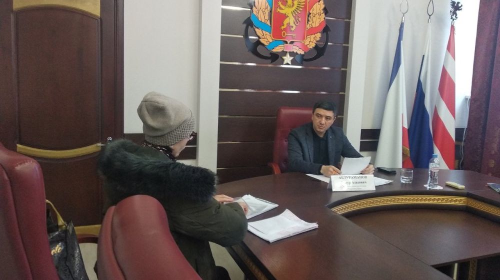 Ленур Абдураманов провел выездной приём граждан в Керчи