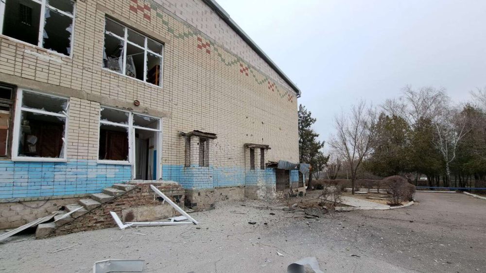 В Новой Каховке разрушена школа после удара ВСУ