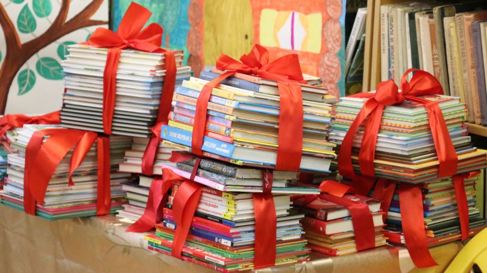 «Дарите книги с любовью»: Феодосийские библиотеки присоединились к общероссийской акции