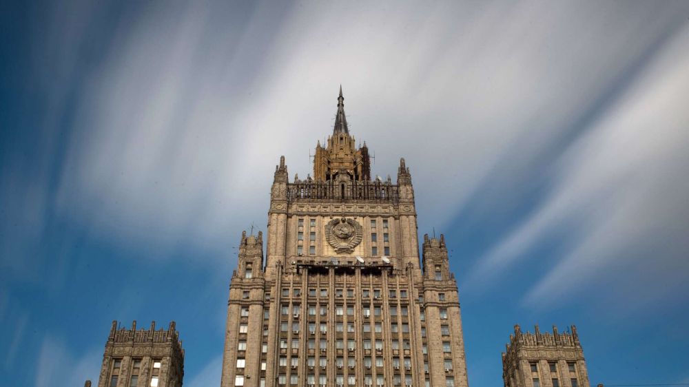 В МИД России ответили на "украинизацию" Айвазовского и Репина