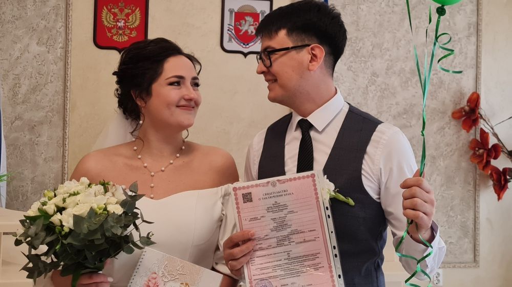 В Джанкое провели торжественную регистрацию брака ко Дню защитника Отечества