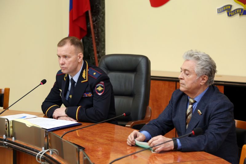 Министр внутренних дел по Республике Крым поздравил стражей порядка с предстоящим Днём защитника Отечества