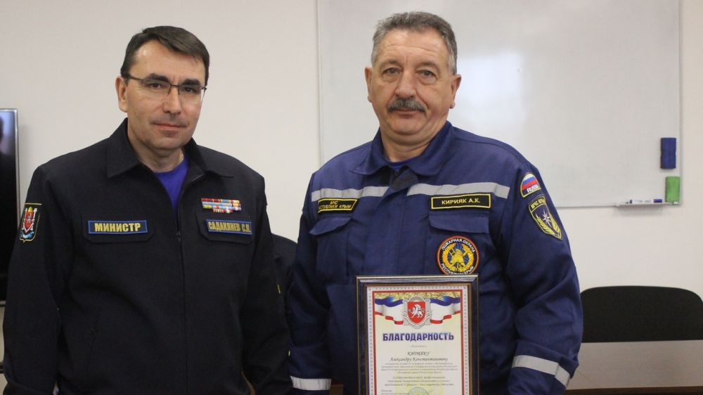 В преддверии Дня защитника Отечества сотрудники чрезвычайного ведомства получают заслуженные награды