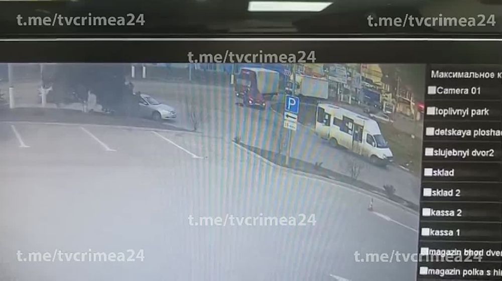 Видео, как мальчик выпал из маршрутки в Керчи - Лента новостей Крыма