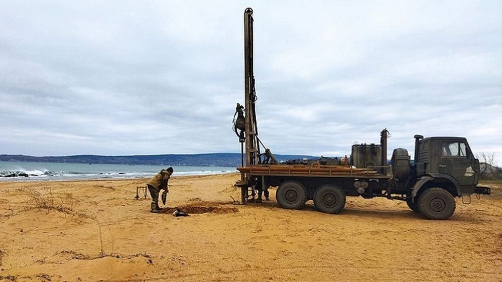 На береговой линии Феодосии началась подготовка к строительству яхтенной марины: инвестор раскрыл подробности проекта