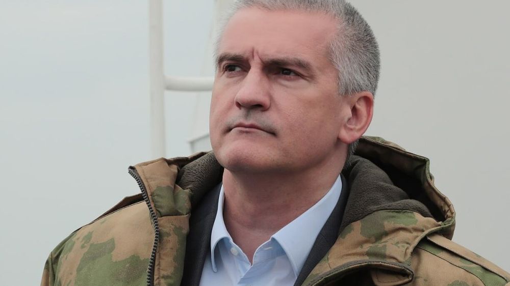 Глава Крыма Аксенов предложил лишать гражданства тех, кто не встает ...